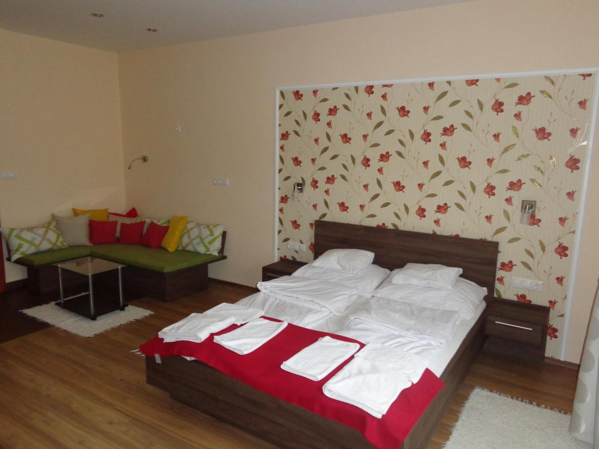 Nyirfa Apartmanhaz * Sarvar
